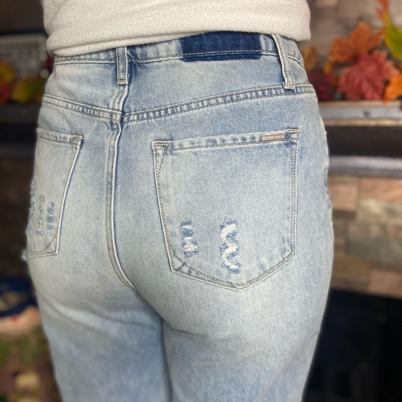 Distressed Mom Jean - Picture 3 of 3